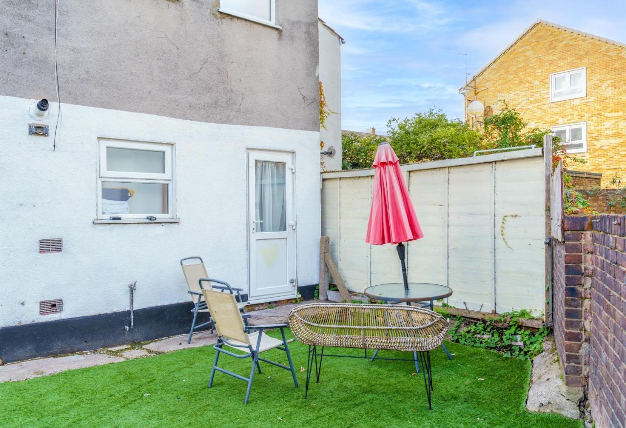 Modern 2 Bed Apartment Close To Westfield Stratford Mall With Garden London Exteriör bild